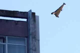 Un drone russe attaque un immeuble de Kiev. (Image d'archives) KEYSTONE/AP/Efrem Lukatsky